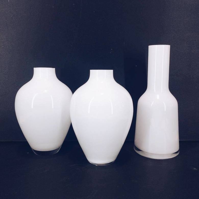 Ваза біле скло мала VA-099