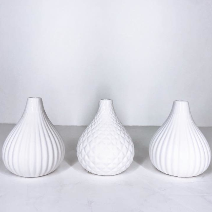 Ваза біла рельєфна кераміка VA-119