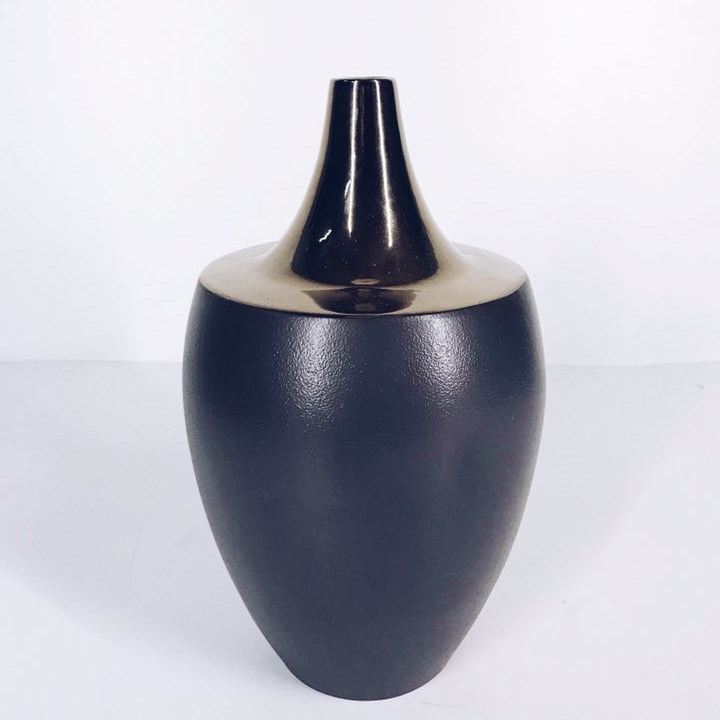 Ваза фігурна чорна мат/глянець кераміка VA-132