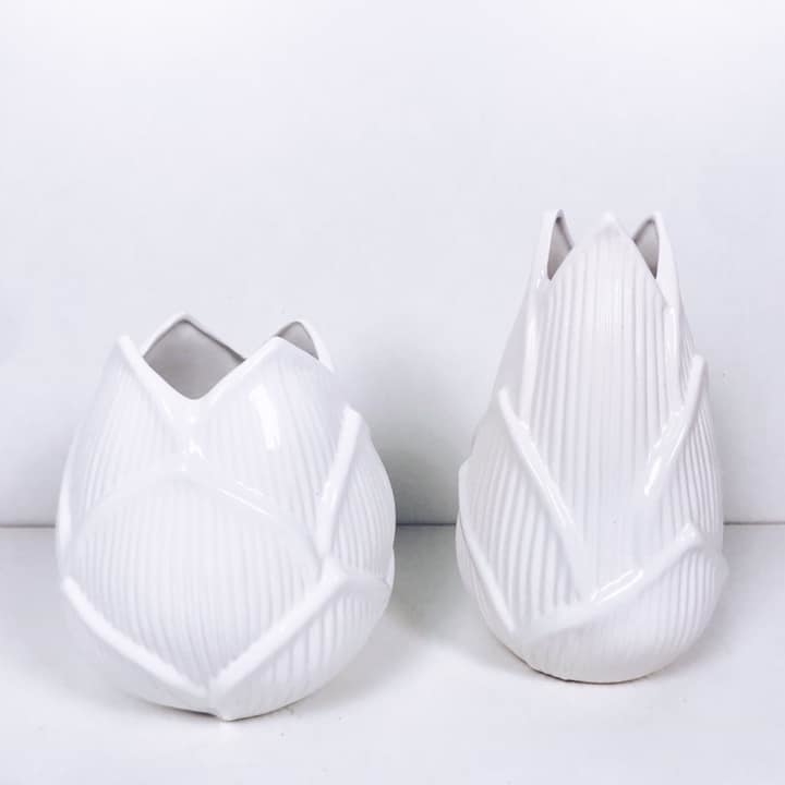 Ваза лотос білий кераміка VA-169