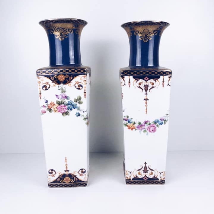 Ваза велика "рококо" біий/синій/квіти кераміка VA-316