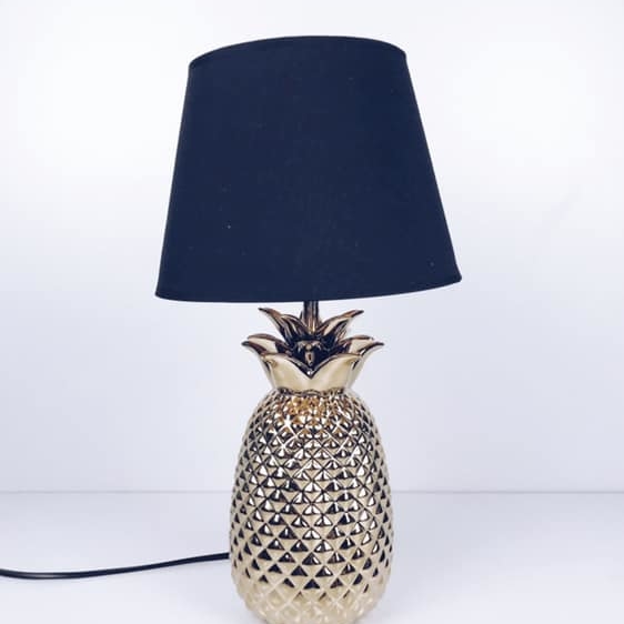 Лампа настільна база ананас золото чорний абажур LT-122
