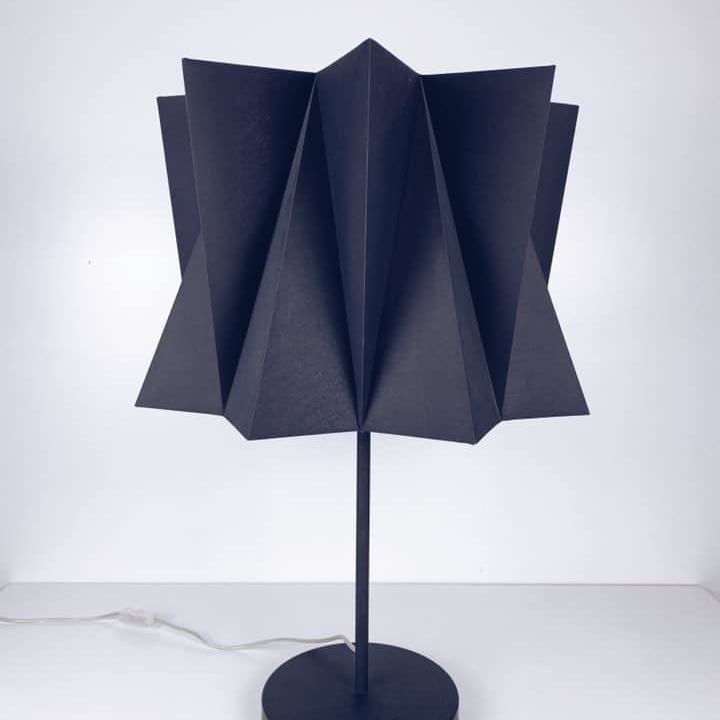 Лампа настільна база метал чорна абажур чорний "орігамі" LT-124