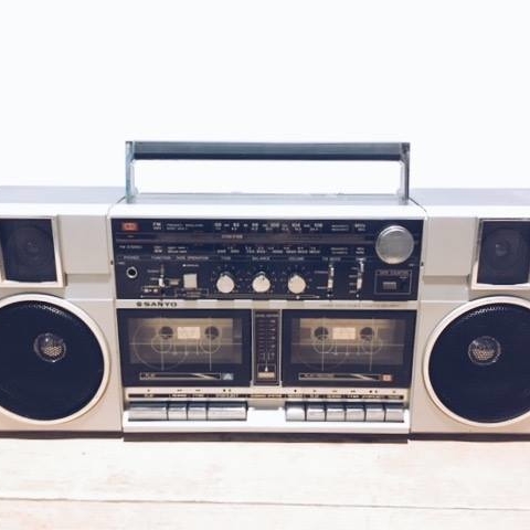 Магнітофон 2-касетний Sanyo срібний AU-007