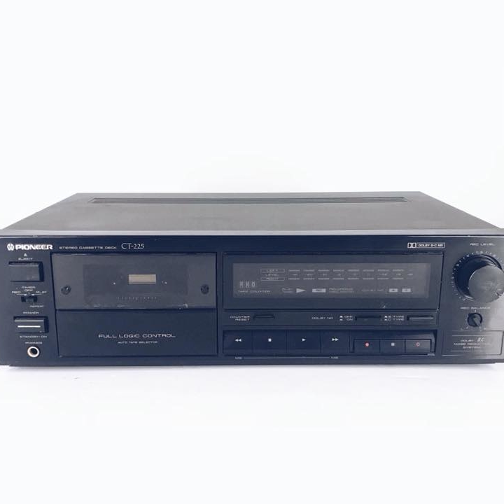 Магнітофон касетний Pioneer чорний AU-010