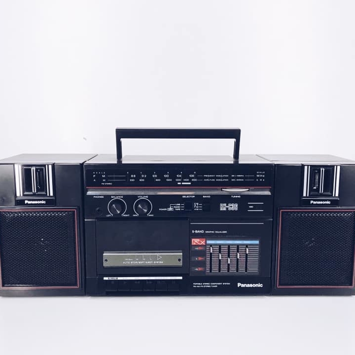 Магнітофон касетний чорний Panasonic AU-017