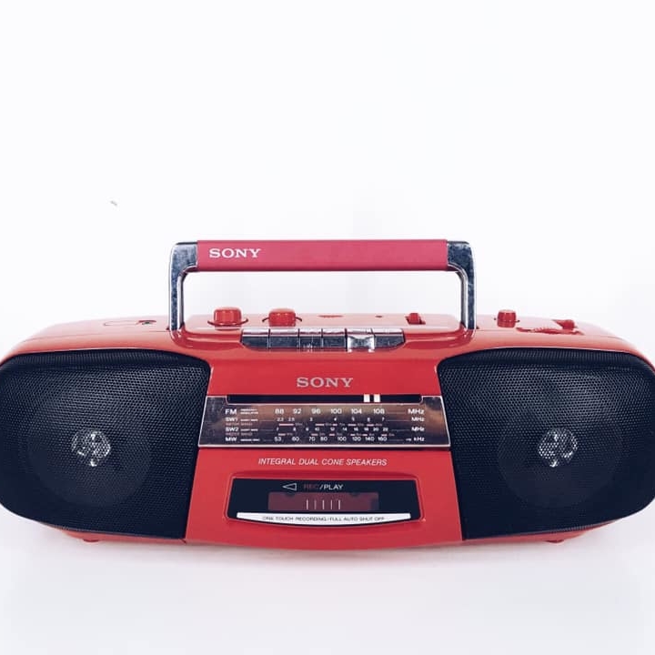 Магнітофон касетний Sony червоний AU-019