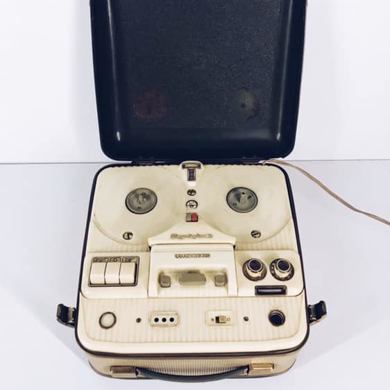Бобінний магнітофон у валізі вінтаж AU-021
