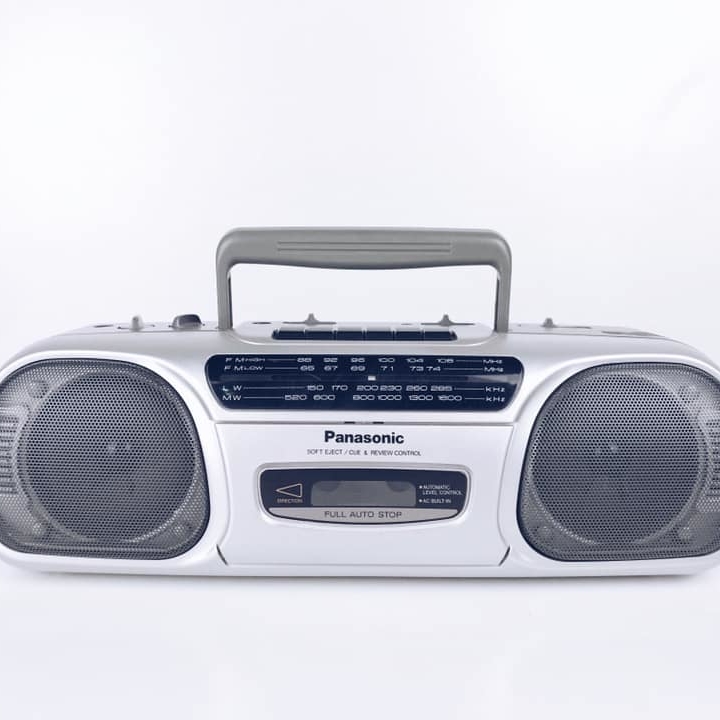 Магнітофон касетний Panasonic срібний AU-025