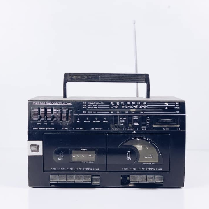 Магнітофон касетний чорний AU-030