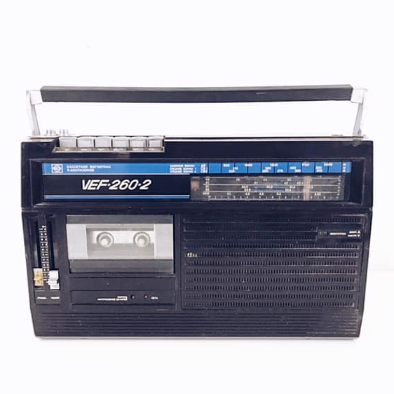 Магнітофон касетний VEF чорний AU-031