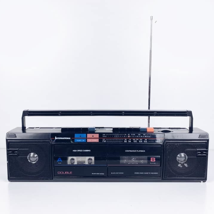 Магнітофон 2-касетний чорний AU-032