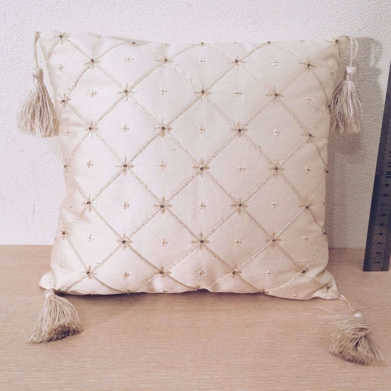 Подушка декоративна шовк/вишивка біла PW-005