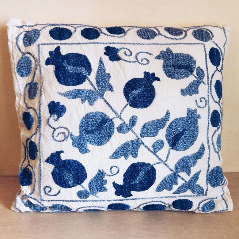 Подушка декоративна схід вишивка сині гранати PW-034