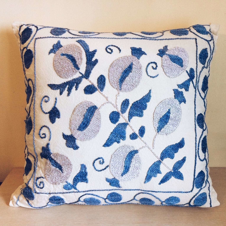 Подушка декоративна схід вишивка сині гранати PW-038