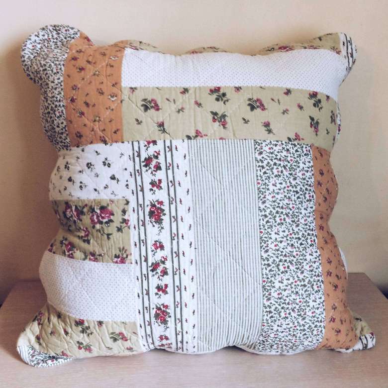 Подушка декоративна печворк квіти PW-037