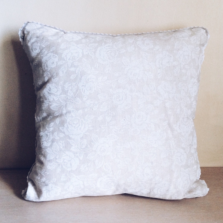 Подушка декоративна льон принт білі троянди PW-028