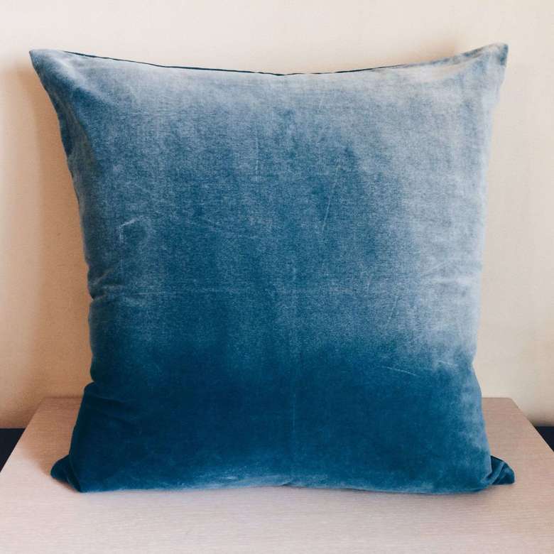 Подушка декоративна велюр блакитний омбре PW-036