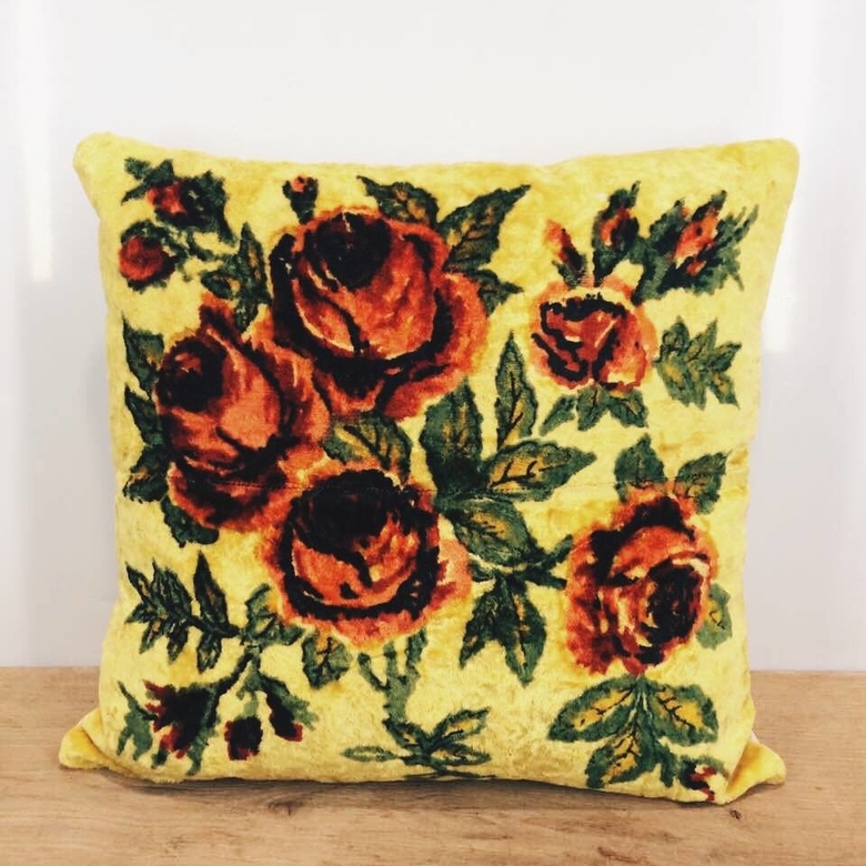 Подушки декоративні вінтаж жовтий плюш троянди PW-056