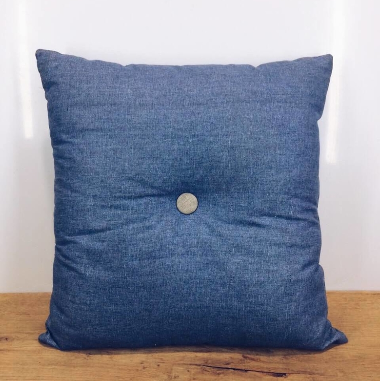 Подушка декоративна сіро-блакитна з ґудзиком PW-059