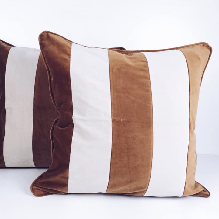Подушка декоративна широка смужка коричн/біл велюр PW-278