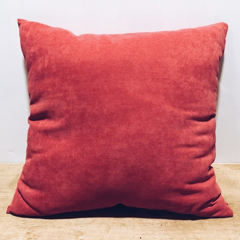Подушка декоративна велюр яскраво-червоний PW-077
