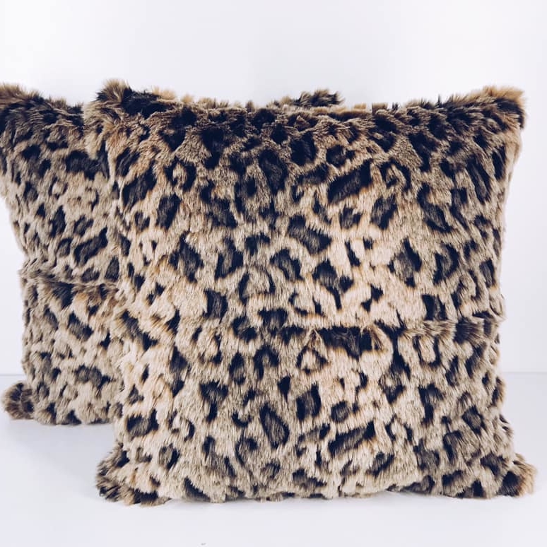 Подушка декоративна штучне хутро леопард PW-253