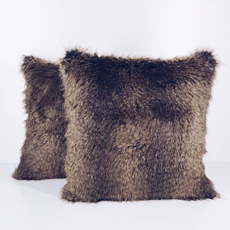 Подушка декоративна штучне хутро темно-коричневе PW-255