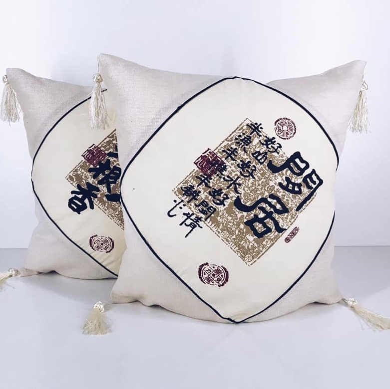 Подушка декоративна ієрогліфи PW-194