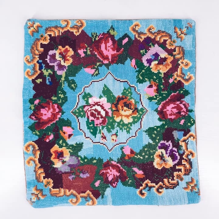 Подушка декоративна вишивка троянди PW-218