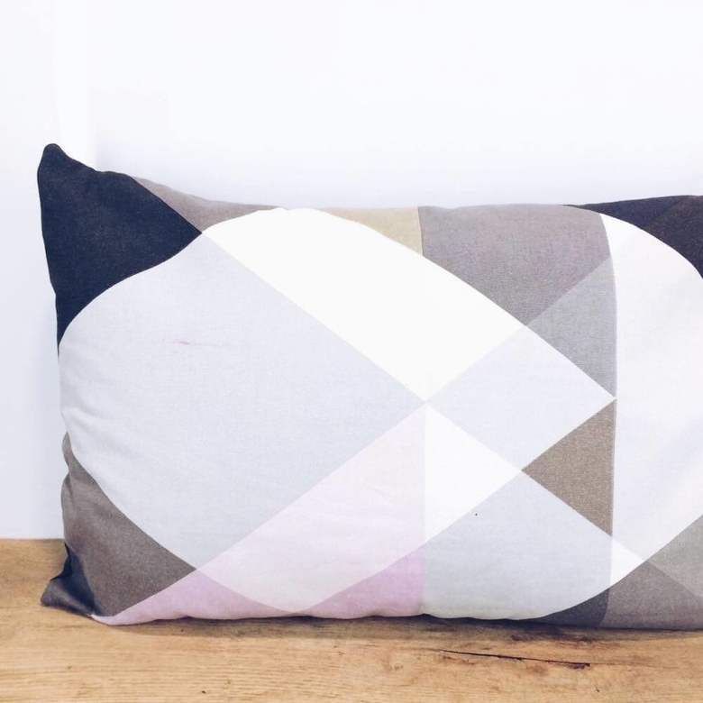 Подушка декоративна прямокутна принт трикутники PW-088