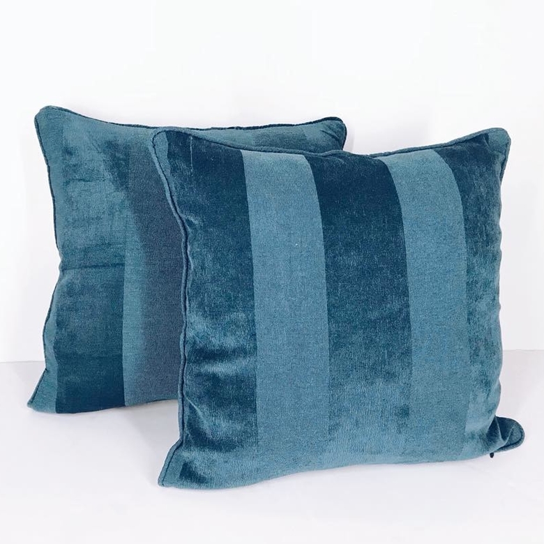 Подушка декоративна велюр темно-блакитний широкі смуги PW-110