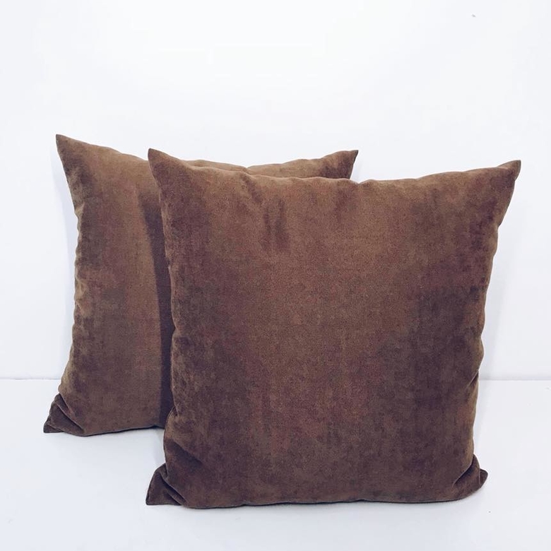 Подушка декоративна велюр коричневий PW-107