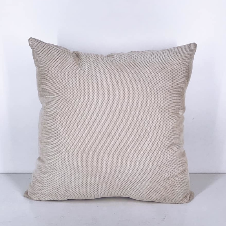 Подушка декоративна дрібна фактура велюр беж PW-233