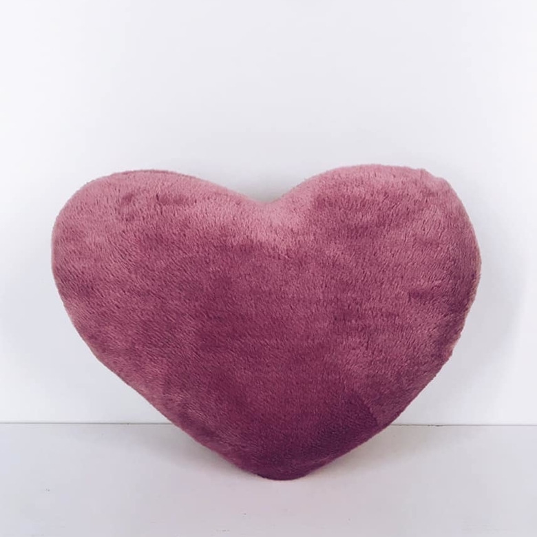 Подушка декоративна Серце рожеве хутро PW-153