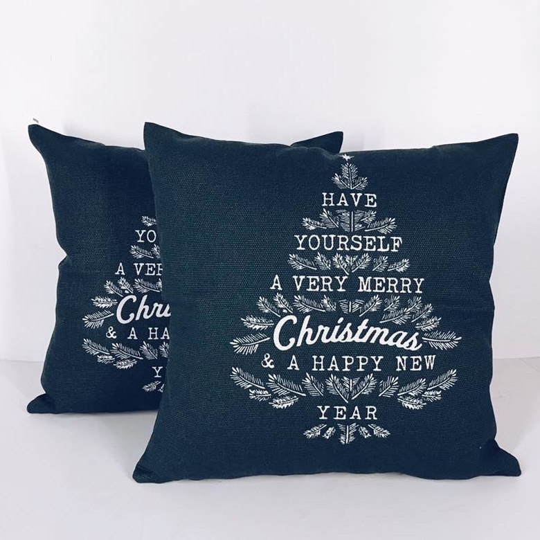 Подушка декоративна темно-зелена з новорічною ялинкою PW-149