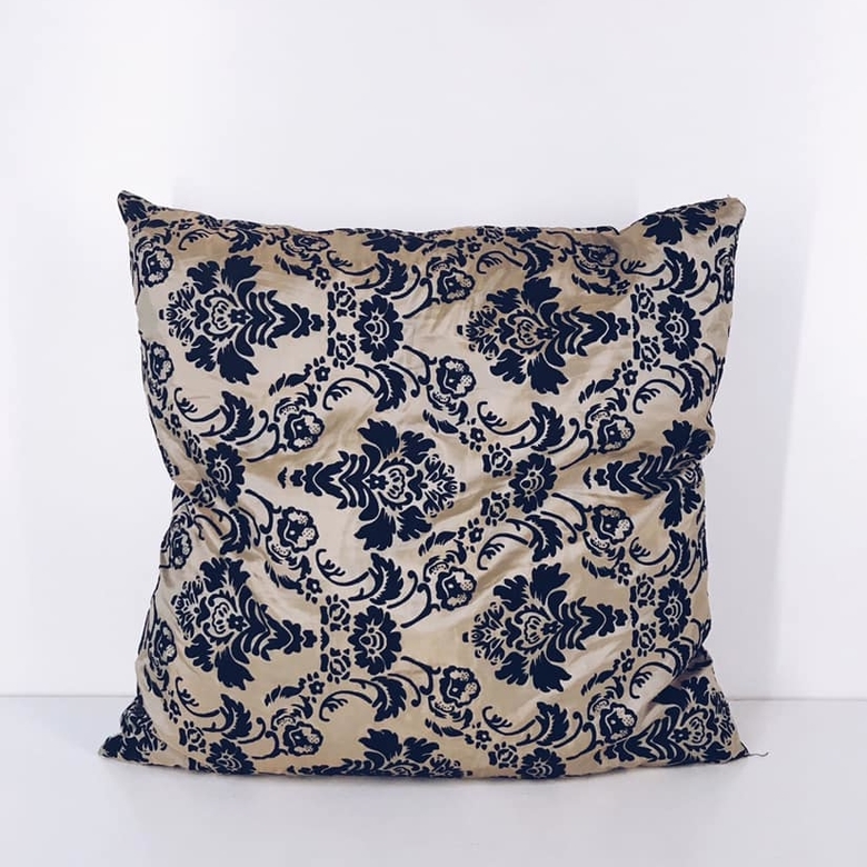 Подушка декоративна шовк/флок візерунки беж/чорний PW-221