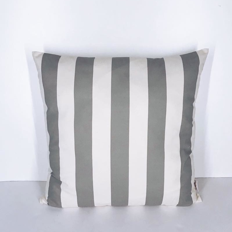 Подушка декоративна широка смужка п/е сірий/білий PW-117