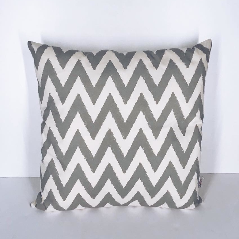 Подушка декоративна шеврон п/е сірий/білий PW-114