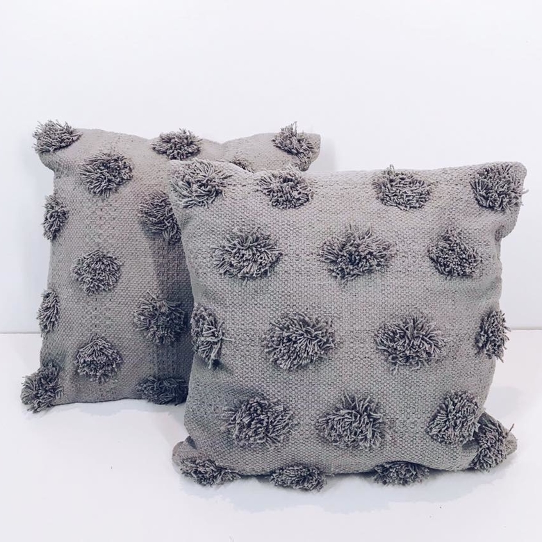 Подушка декоративна сіра фактурні кола PW-137