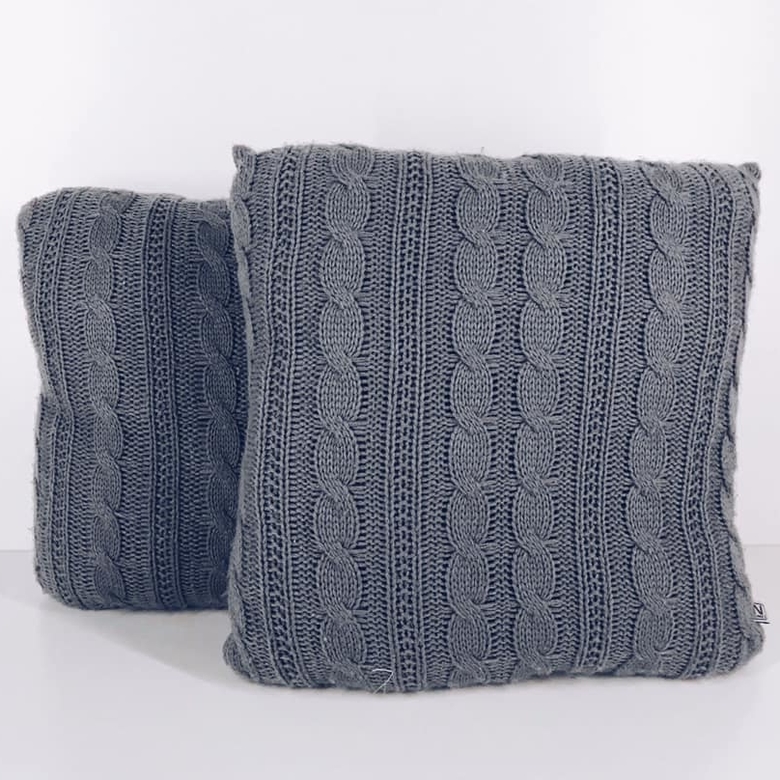 Подушка декоративна в'язана сіра PW-155