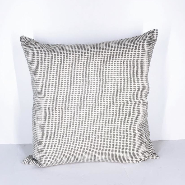 Подушка декоративна беж дрібна фактура беж PW-125