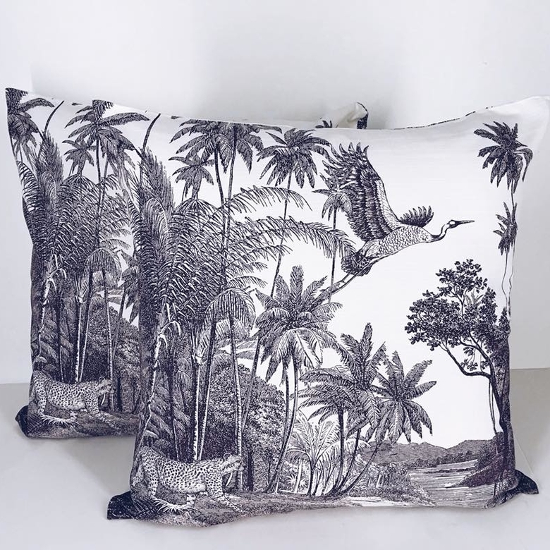Подушка декоративна принт джунглі чорно/білий PW-121