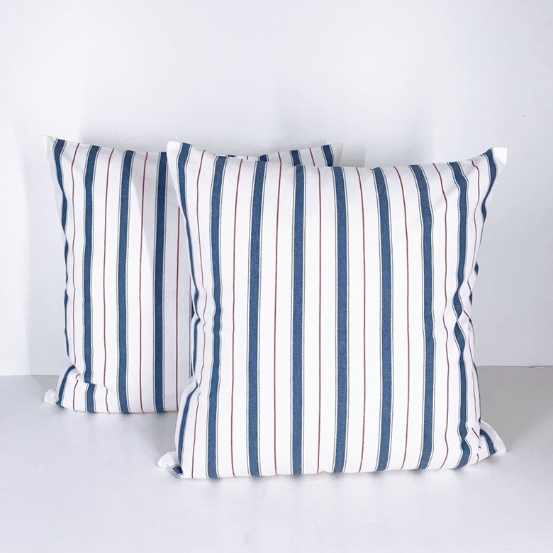 Подушка декоративна біло/сині смуги вузькі PW-127