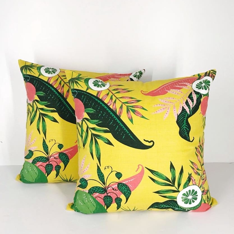 Подушка декоративна жовта тропічний принт PW-126