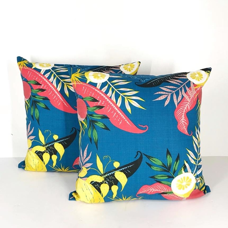 Подушка декоративна блакитна тропічний принт PW-132