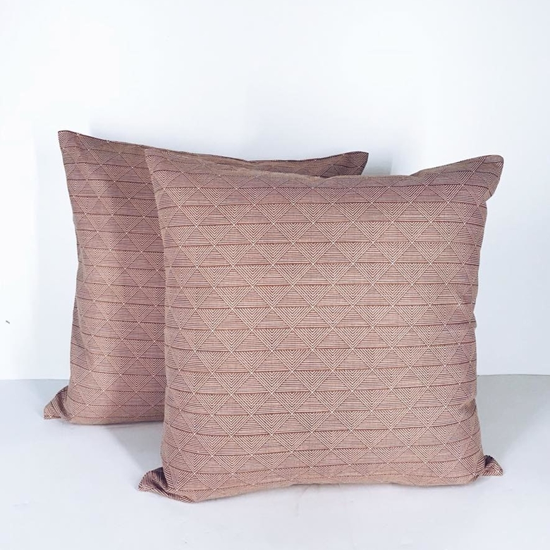 Подушка декоративна фактурні ромби бежево-рожева PW-129
