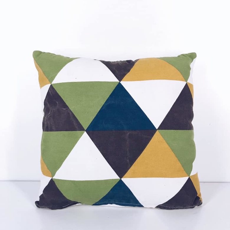 Подушка декоративна принт трикутники зелений/коричневий PW-181