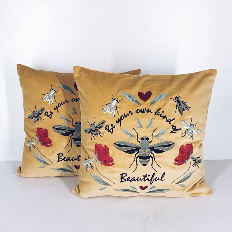 Подушка декоративна велюр жовтий вишивка троянди та бджоли PW-128