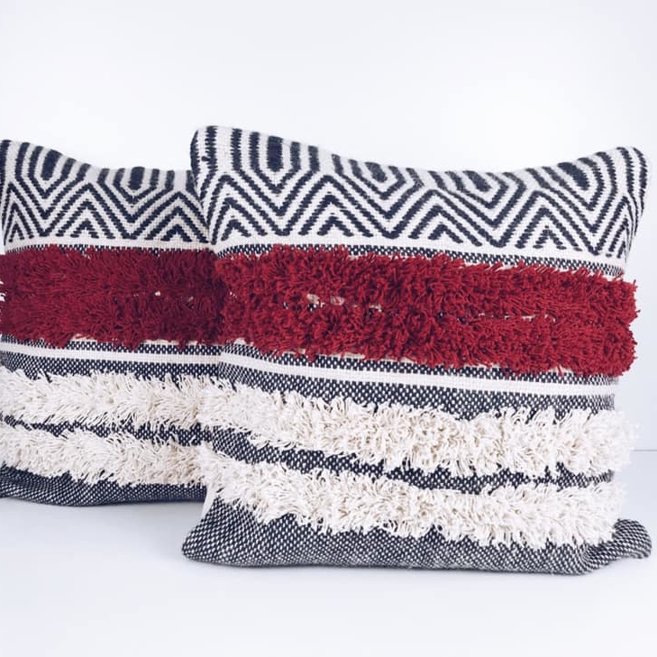 Подушка декоративна фактурна "берберська" білий/чорний/бордо PW-263